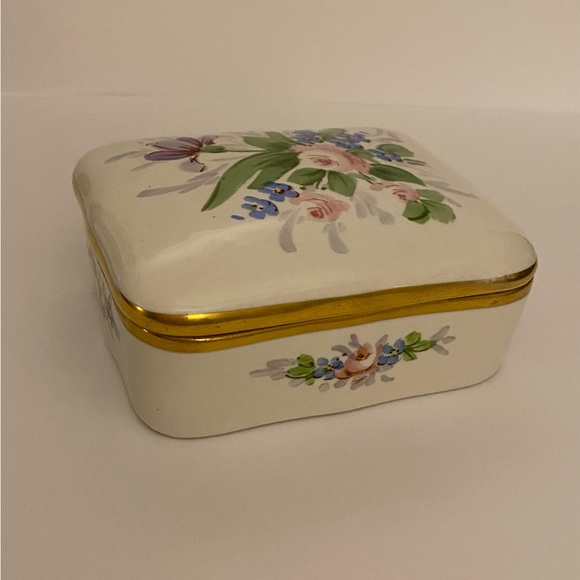 CARLIN COMFORTS VINTAGE PORCELAIN TRINKET BOX - Picture 4 of 10